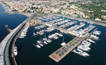 marina di loano premiata con la nona bandiera blu