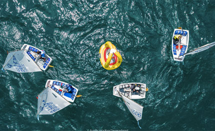 39 meeting del garda optimist 25 nodi non fermano piccoli velisti