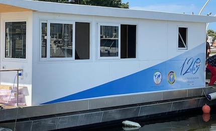 lni palermo una house boat nel polo lni oltre le barriere