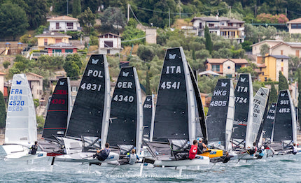 malcesine tom slingsby vince la foiling week 2021 nella classe moth