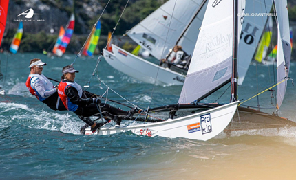 alto garda si 232 colorato di hobie cat 16 per il campionato nazionale di italia germania ed austria