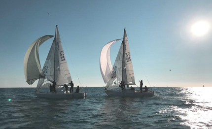 due j24 della marina militare al comando delle regate nel golfo di anzio nettuno