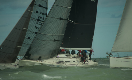 invernale bari onde vento affossano la regata
