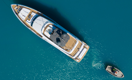 ferretti group varata la prima custom line navetta 33 del 2022