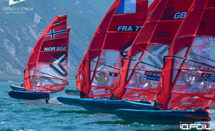 iniziati con slalom gli europei iqfoil torbole