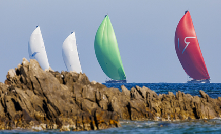 porto cervo magic carpet cubed 232 il primo leader della giorgio armani superyacht regatta