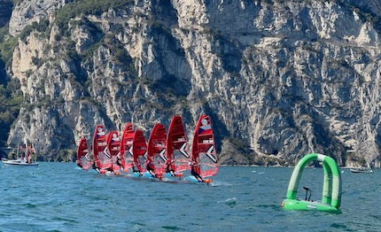 al via torbole gli iqfoil international games parte bene italia