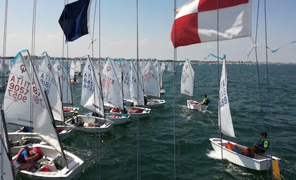 optimist al circolo nautico cervia parte domani la 20a edizione del meeting giovanile