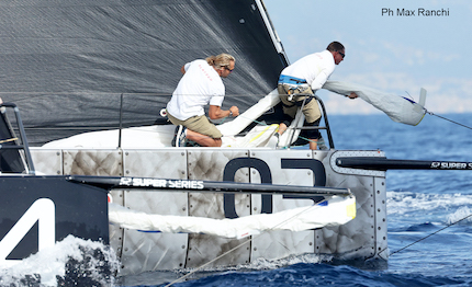 barcellona 52 superseries quantum piglia tutto