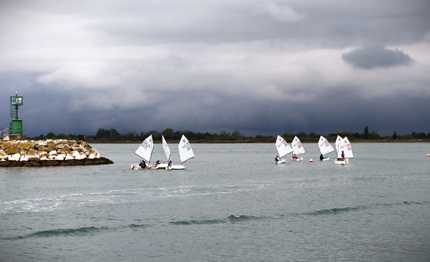 optimist prima giornata di regate al trofeo marco rizzotti