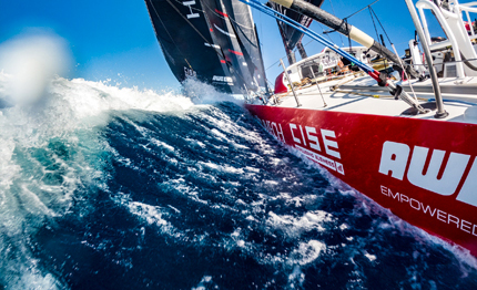 team holcim prb guida gli imoca verso il mediterraneo mentre windwhisper allunga
