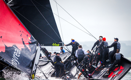 rc44 cup cowes regate esaltanti con il vento forte