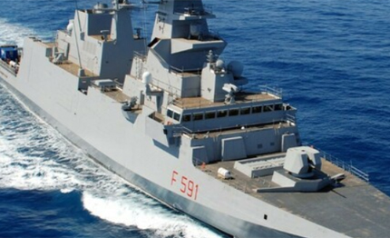 la fregata italiana nel mar rosso per assarmatori protezione importante per equipaggi commercio