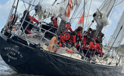 ocean globe race pen duick vi perde recupera un uomo in partenza