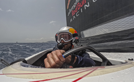 daniel ricciardo marc marquez si sfidano sugli ac40 di alinghi red bull racing