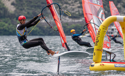 iqfoil protagonista al circolo surf torbole