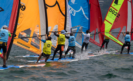 prime regate al campionato italiano windsurfer di torbole