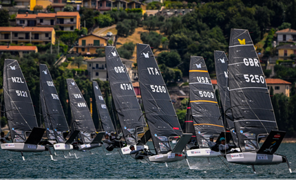 garda una prima giornata complessa per il mondiale moth