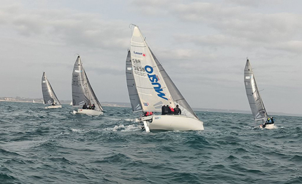 spettacolo all invernale di anzio con sb20 j24