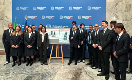 america cup due francobolli dedicati luna rossa