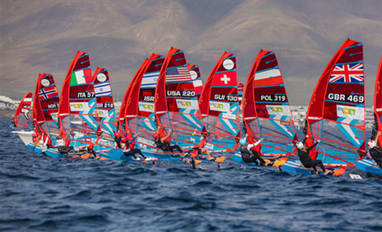 iqfoil international games pilloni vola tra gli uomini emma wilson domina lanzarote