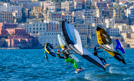 dall al 12 aprile napoli ospita alla rotonda diaz lo spettacolo del campionato europeo wingfoil