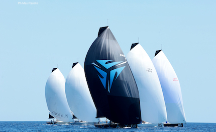 porto cervo finale incandescente nel mondiale tp52 alpha resiste ma il titolo ancora apertissimo