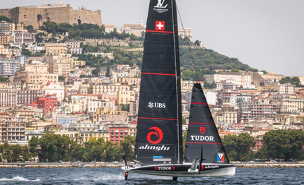 alinghi prepara lo sbarco napoli