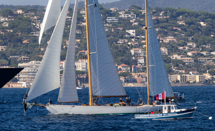 les voiles de saint tropez il grande spettacolo pronto 51 maxi tre class in acqua