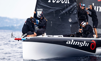alinghi riparte da napoli women youth al completo boatone si prepara al ritorno in acqua