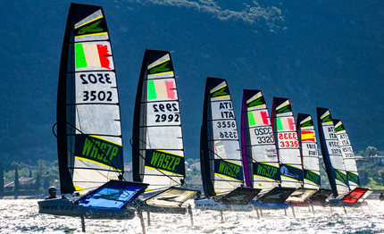 primo giorno di regate al campionato italiano classi foil di malcesine